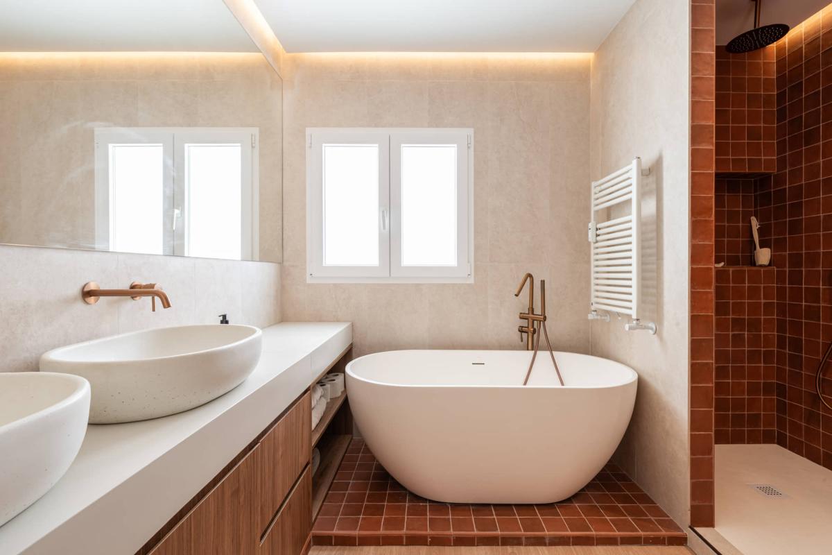 La salle de bains selon Faro Barcelona,  une lumière juste au service du bien-être quotidien